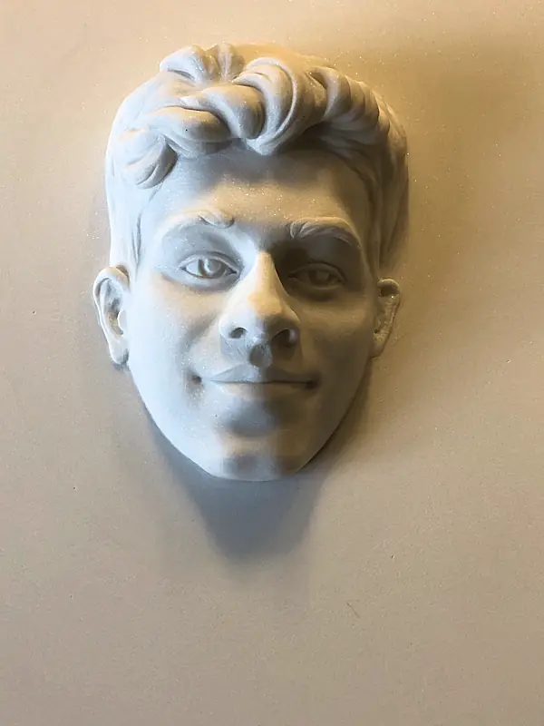 Kopf als Relief-Portrait