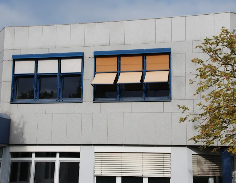Fassadenansicht mit Fenstern
