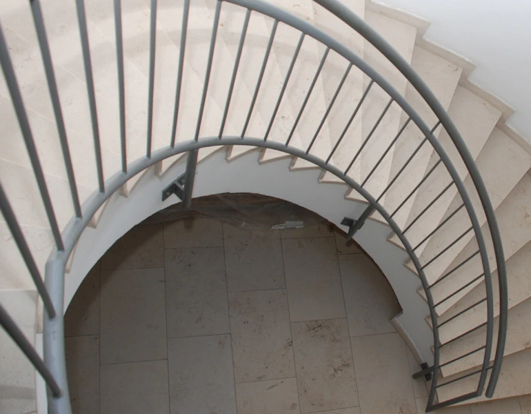 Wendeltreppe aus Marmor